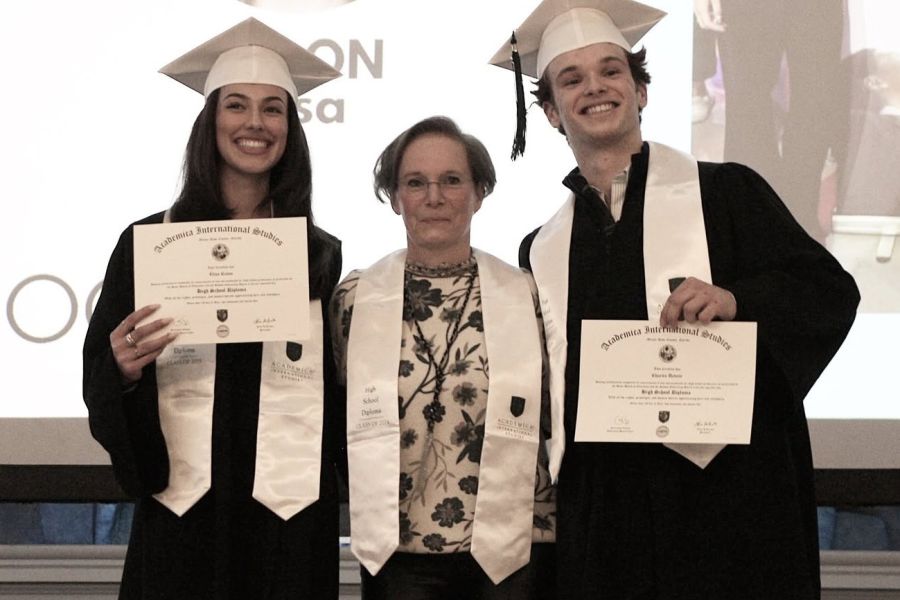 Remise des diplômes du programme Dual Diploma à deux lycéens