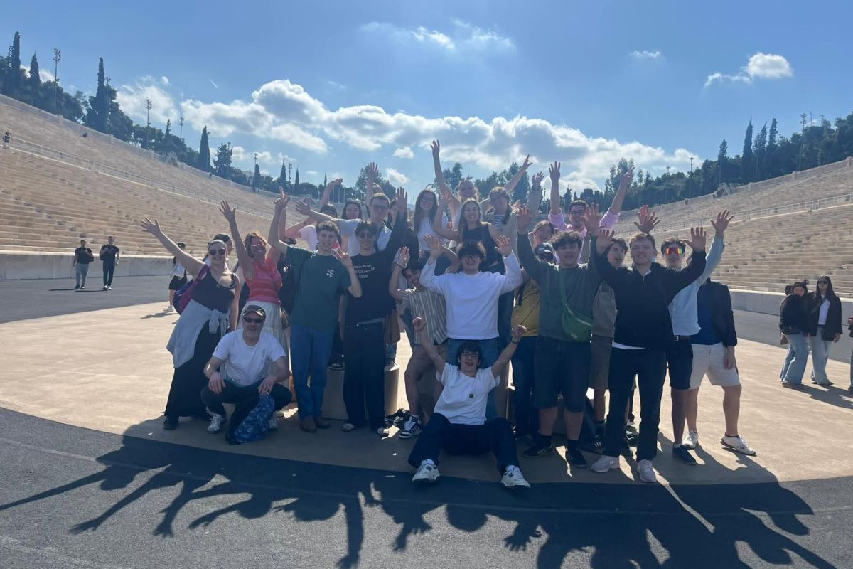 Élèves au stade Panathénaïque d'Athènes lors d'un voyage scolaire