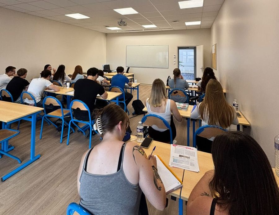 &Eacute;tudiants de BTS 2e ann&eacute;e en cours le jour de la rentr&eacute;e au Sup&rsquo; Saint-Jean