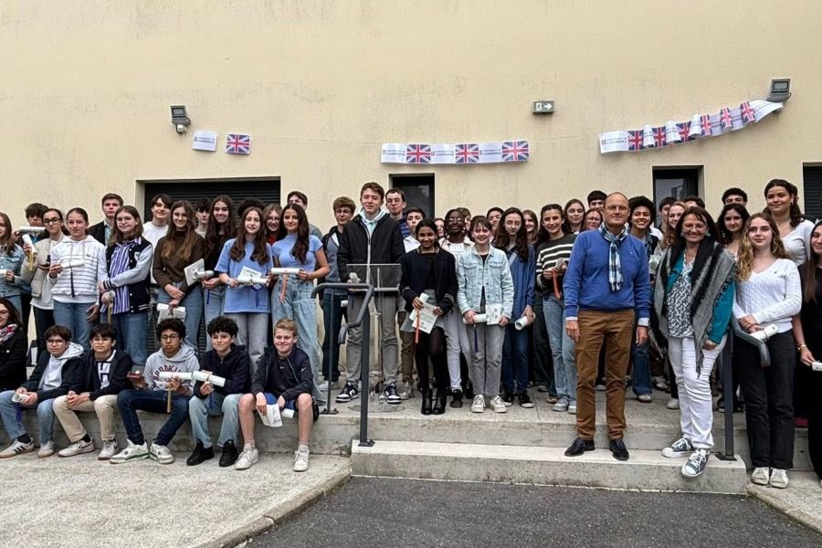 Élèves et professeurs réunis pour une journée consacrée à la culture britannique