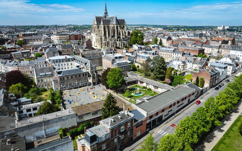 Vue aérienne de l’Institution Saint Jean et la Croix à Saint-Quentin