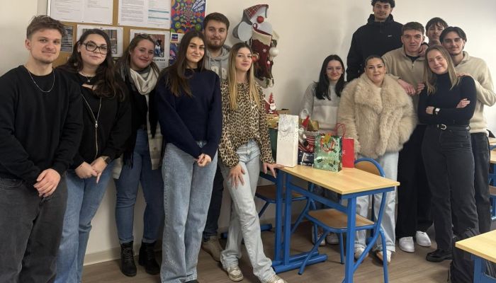 Étudiants réunis pour un événement du Bureau des Étudiants du Sup' Saint Jean & la Croix