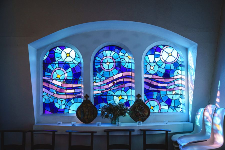 Vitraux de la chapelle de l'Institution Saint Jean & la Croix